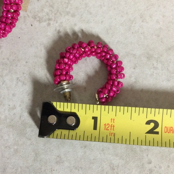 Gold with fuchsia bead hoop earrings - Picture 6 of 6